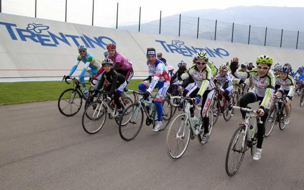 There was a relaxed atmosphere as the bunch left Mori.