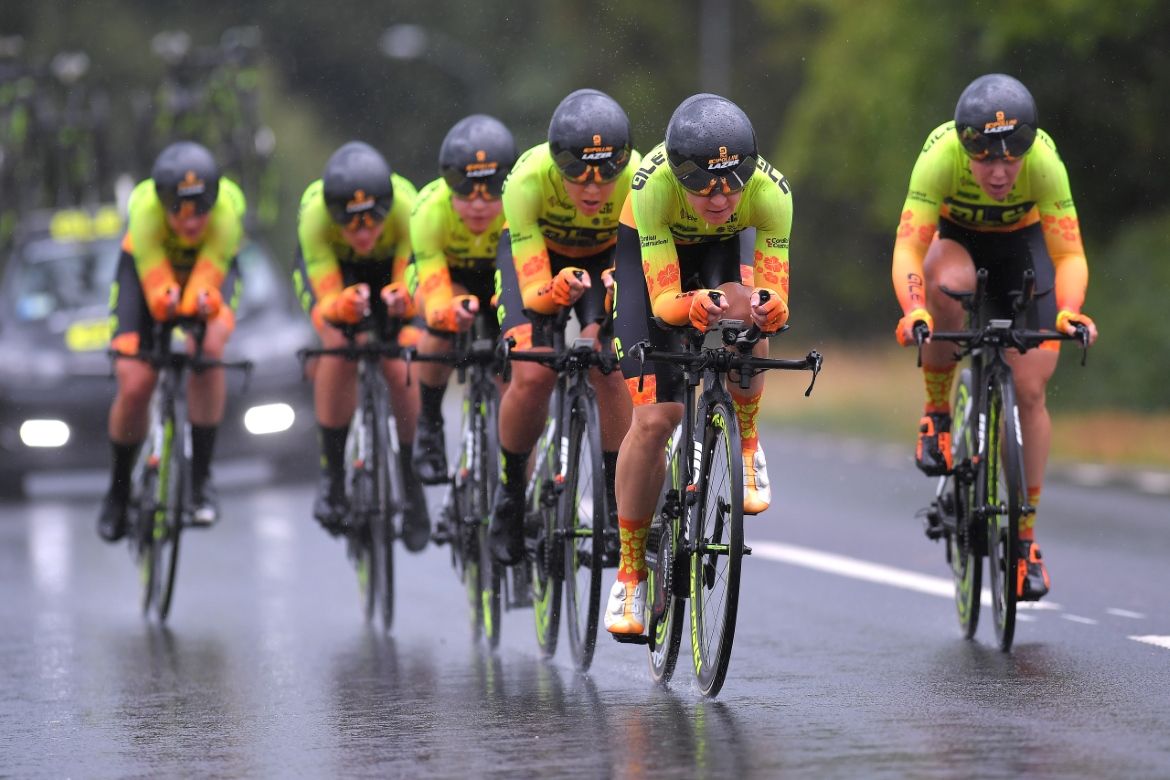 Ale Cipollini stand out in the rain