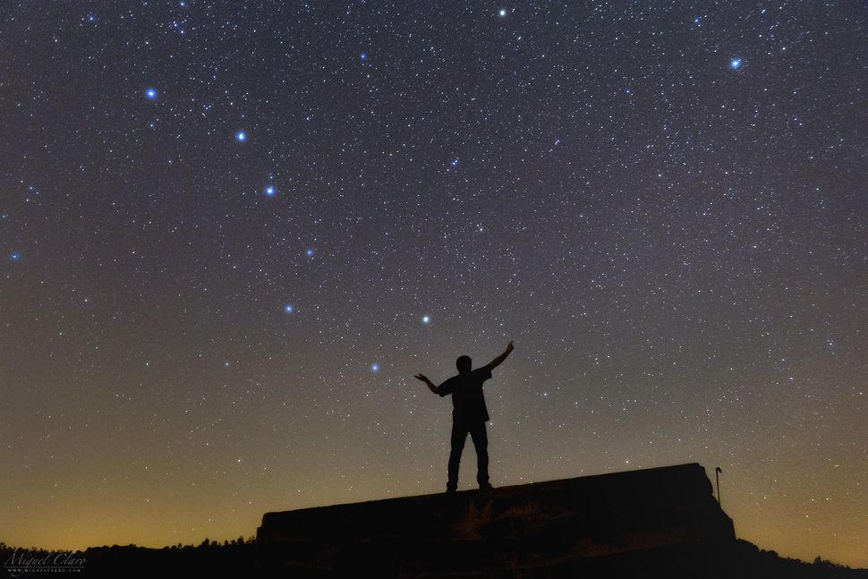 For stargazers, the Big Dipper is a celestial compass, clock, calendar and ruler. Here's how to use it.
