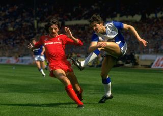 Everton's Gary Lineker takes a shot in the 1986 FA Cup final against Liverpool at Wembley.