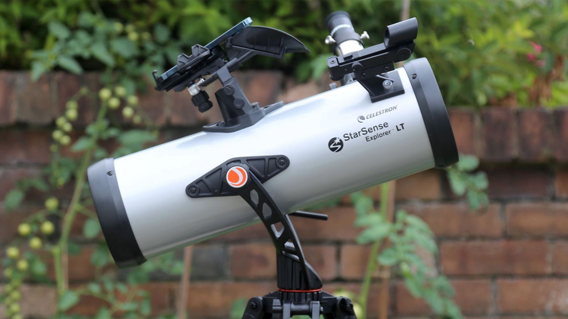  A side on view of the Celestron StarSense Explorer LT 114AZ 2
