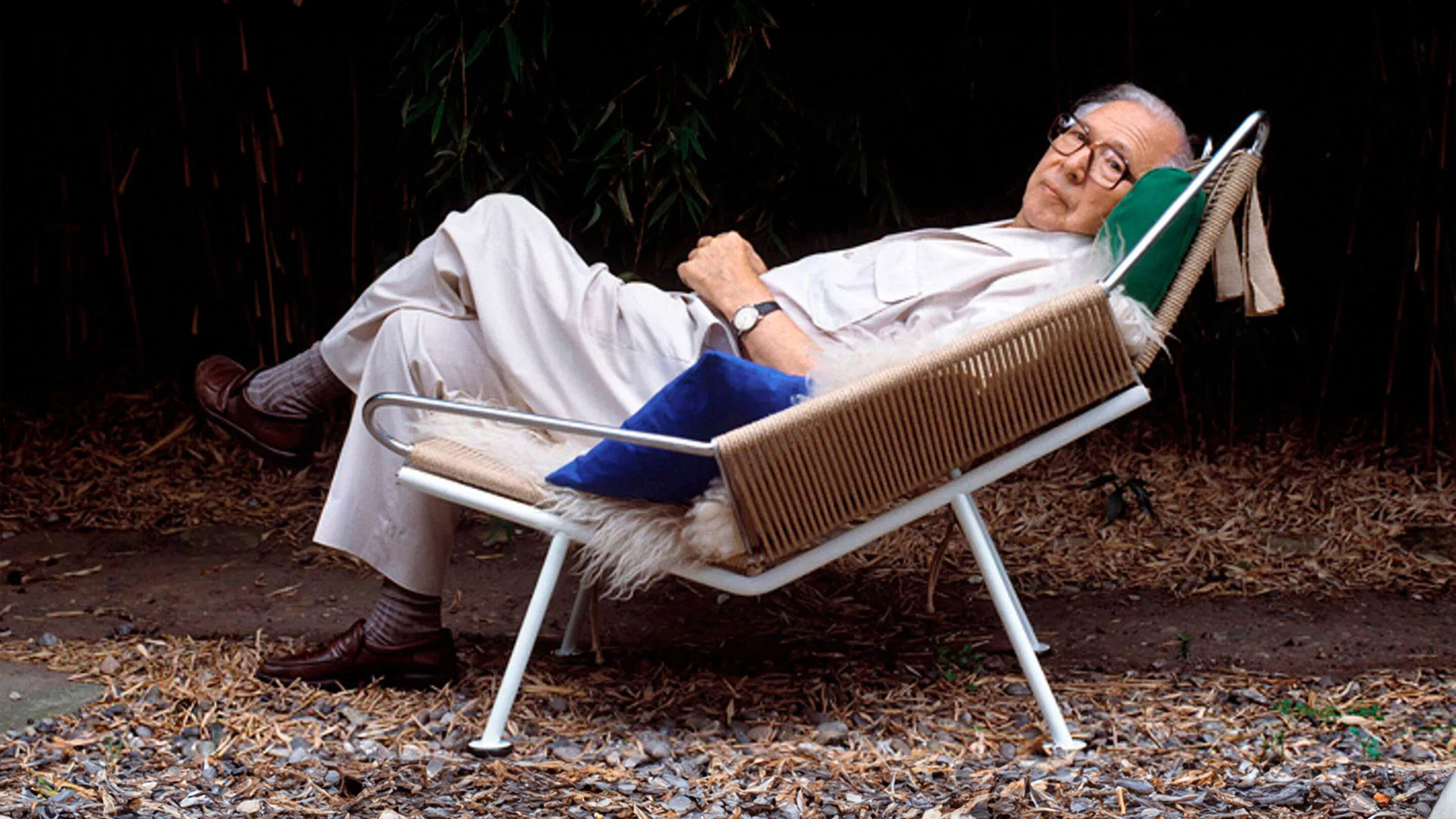 Hans J Wegner reclining on his Flag Halyard chair