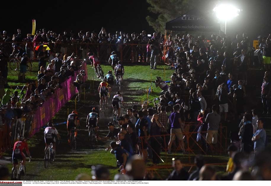 Michael Vanthourenhout leads a large group of riders