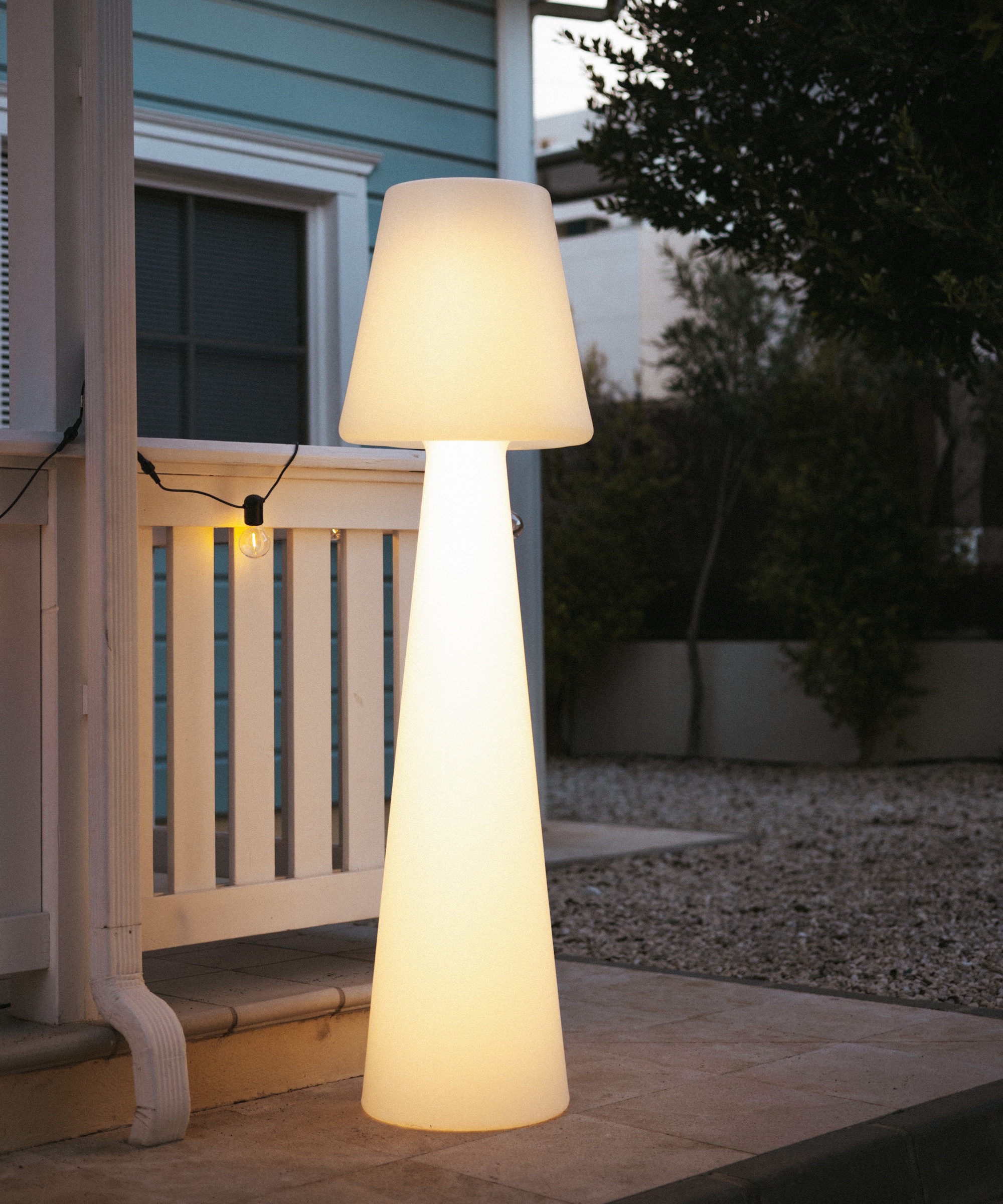 Newgarden LOLA lamp on a patio