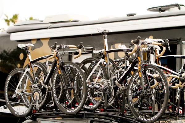 Footon-Servetto's team-issue Fujis.