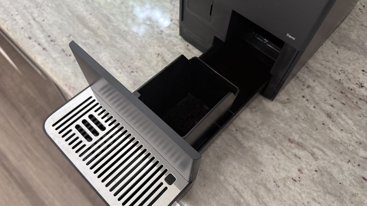 Terra Kaffe Demi cleaning out waste bin and drip tray