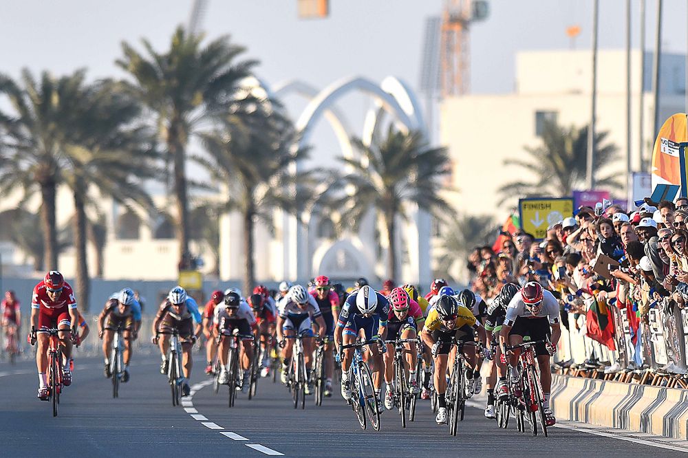 Alexadner Kristoff beats Mark Cavendish in the final sprint