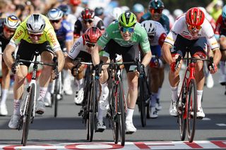 Vuelta Espana 2022 - 77th edition - 3rd stage - Breda - Breda 193,2 km 21/08/2022 - Sam Bennett (IRL - Bora - Hansgrohe) - Mads Pedersen (DEN - Trek - Segafredo) - Daniel Mclay (GBR - Team Arkea Samsic) - photo Luis Angel Gomez/SprintCyclingAgencyÂ©2022