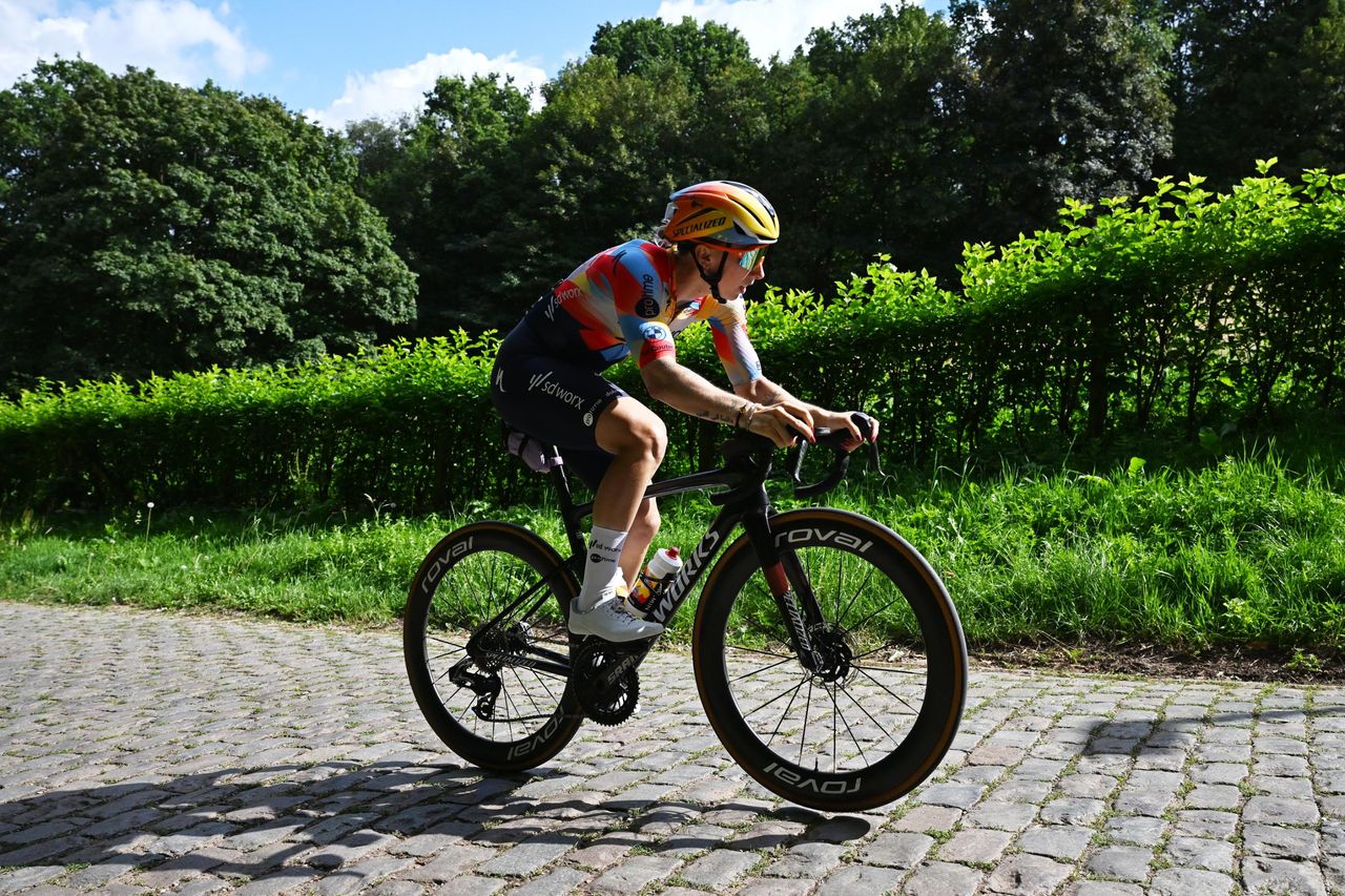 Wiebes wins Tour de Pologne opener despite Kopecky crash
