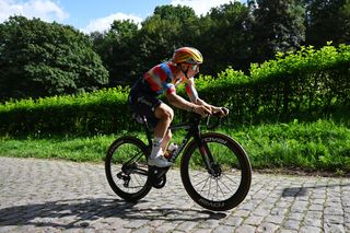 Lorena Wiebes overcomes messy lead-out to sprint to victory on opening stage of Tour de Pologne Women