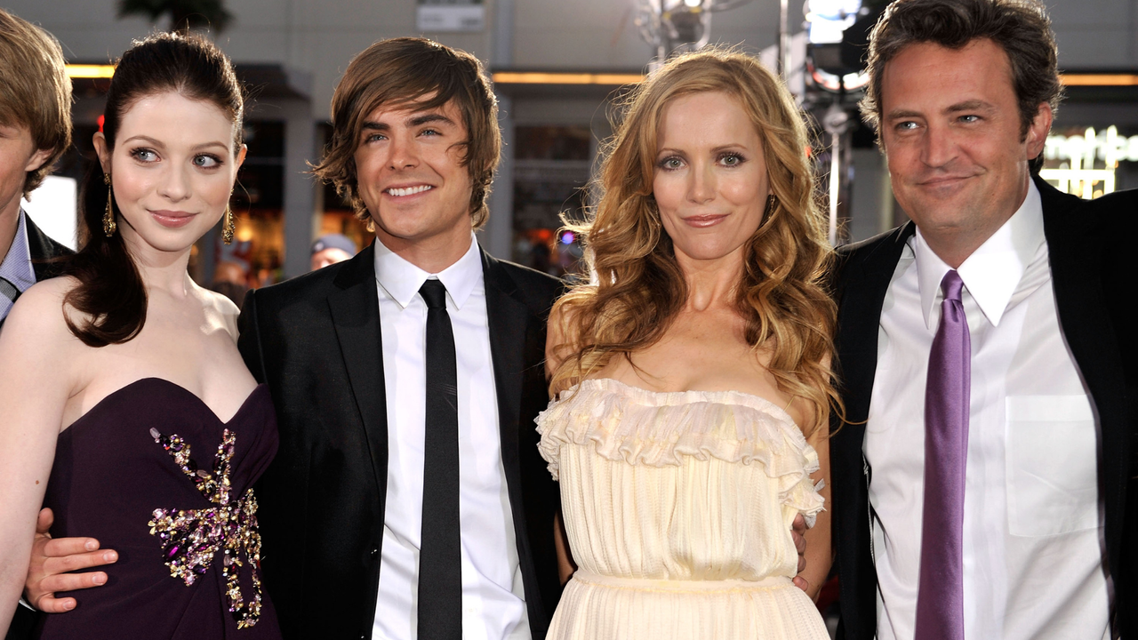 Actors Michelle Trachtenberg, Zac Efron, Leslie Mann and Matthew Perry arrive at the premiere of Warner Bros. &quot;17 Again&quot; held at Grauman&#039;s Chinese Theatre on April 14, 2009 in Hollywood, California. 