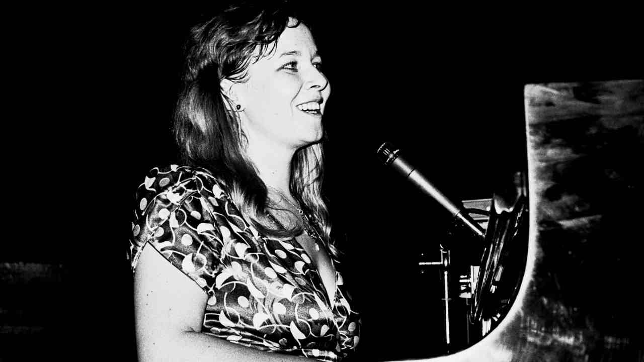 Sandy Denny performing onstage in the mid 1970s