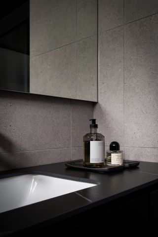 A bathroom with mirrored medicine cabinet