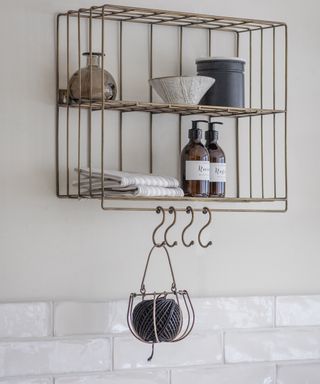 Wired wall Rack with hook by Garden Trading