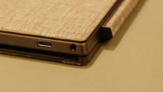 Asus Chromebook Detachable CM3 ports