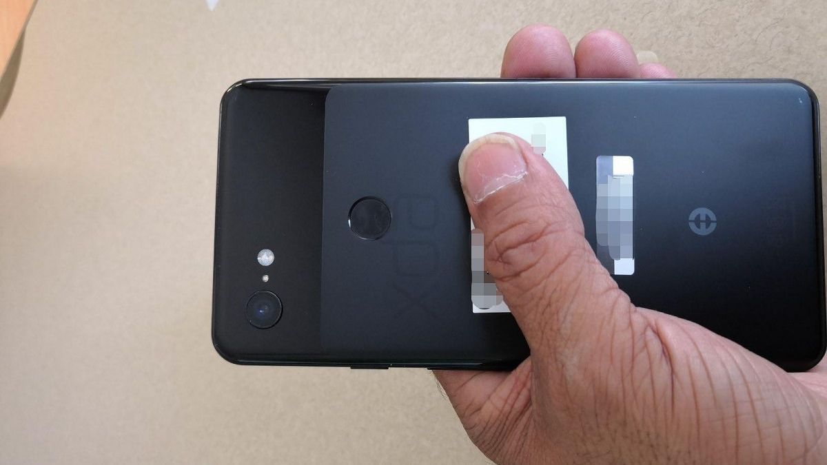 Pixel 3 XL kommer tydligen ha en glasbaksida. K&auml;lla: XDA Developers / meraz9000