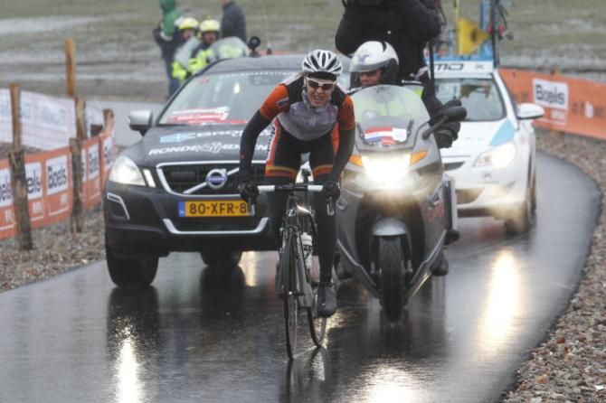 Romy Kasper (Boels Dolmans) fights to the summit of VAM on her own