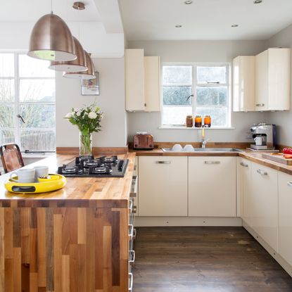 The top peninsula kitchens to help you plan a perfect layout | Ideal Home