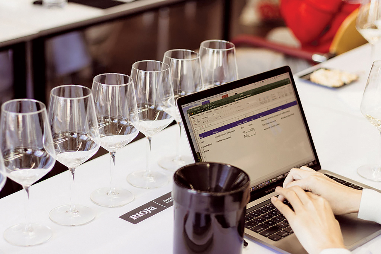 Tasting glasses with computer