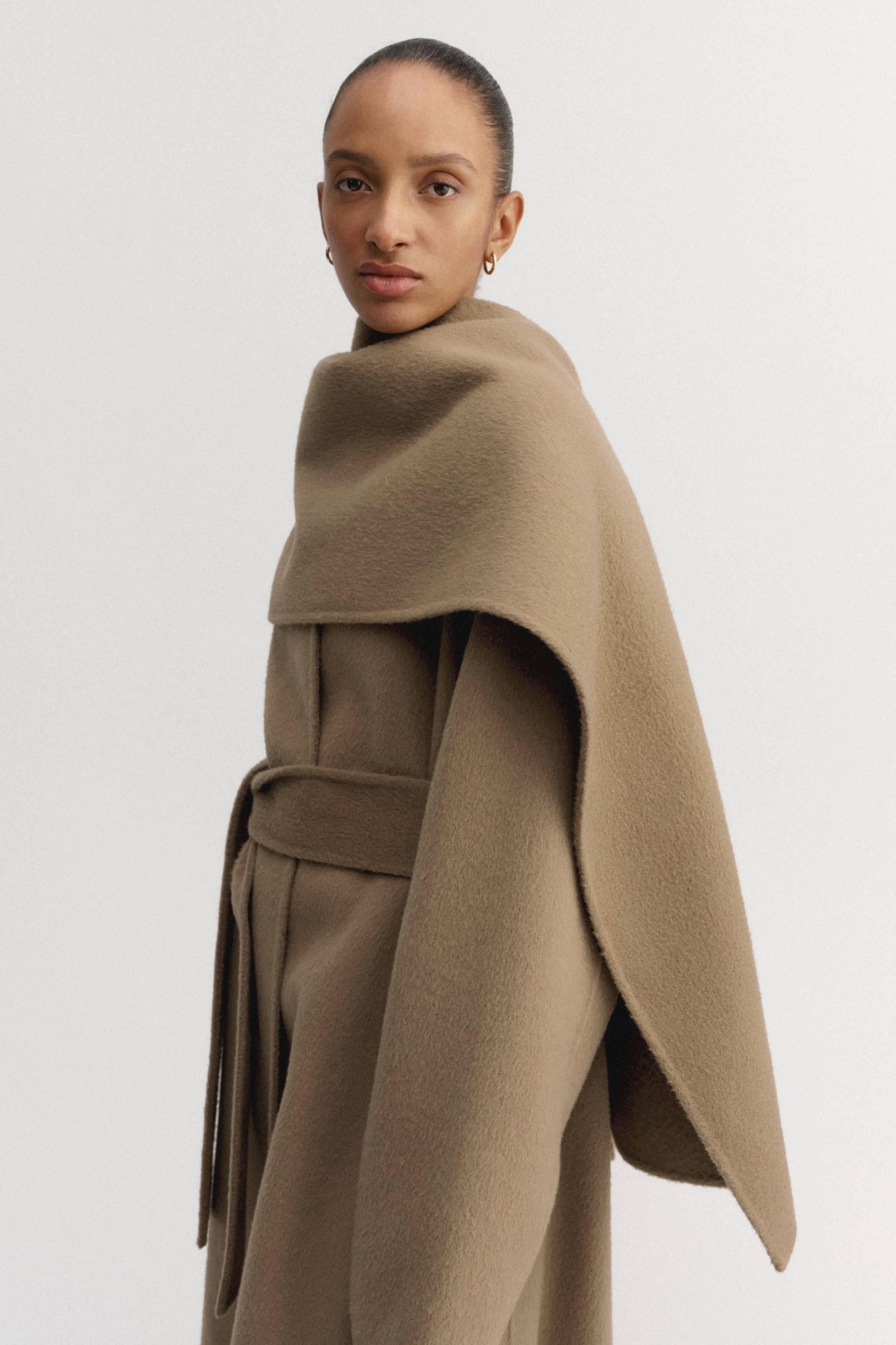 Micha Scarf, Tan