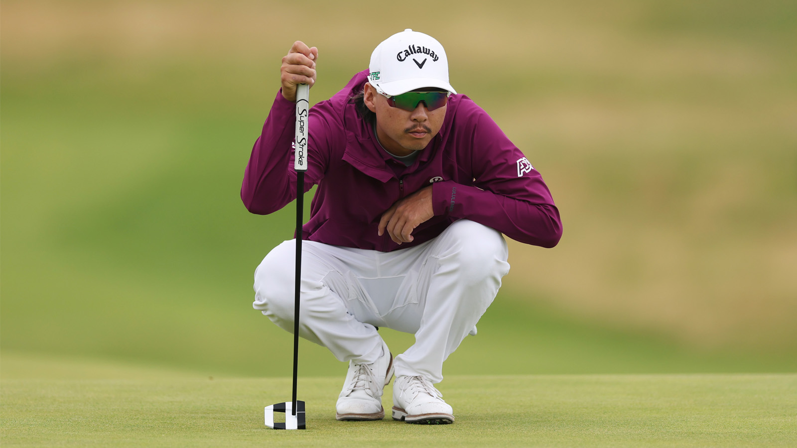 Min Woo Lee using a Odyssey S2S putter