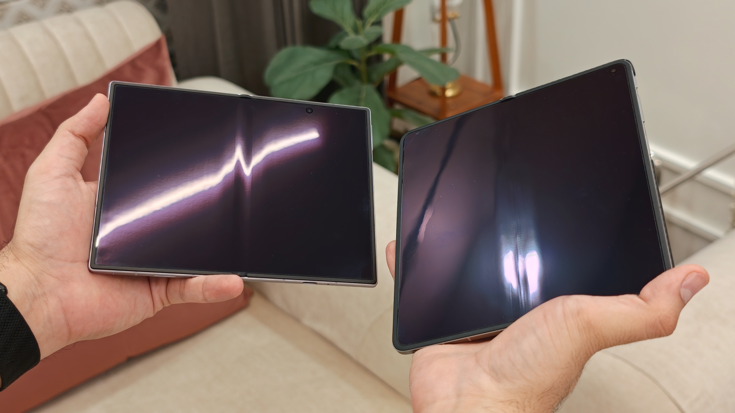 Comparing the crease of the Samsung Galaxy Z Fold 8 vs. Oppo Find N6