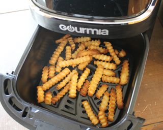 Crinkle cut French fries cooked in the Gourmia 4-quart digital air fryer
