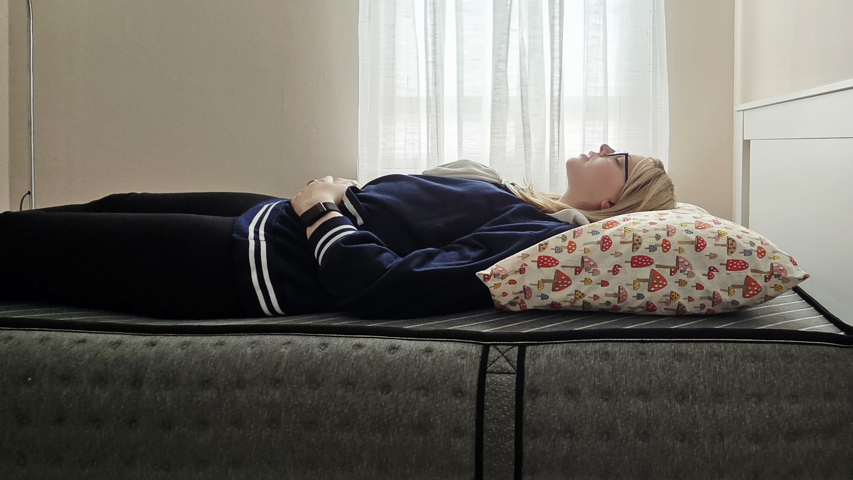 Mattress tester back sleeping on the Siena Premier Hybrid Mattress in her bedroom
