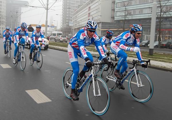 Riders of Skil-Shimano take to the streets of Rotterdam.