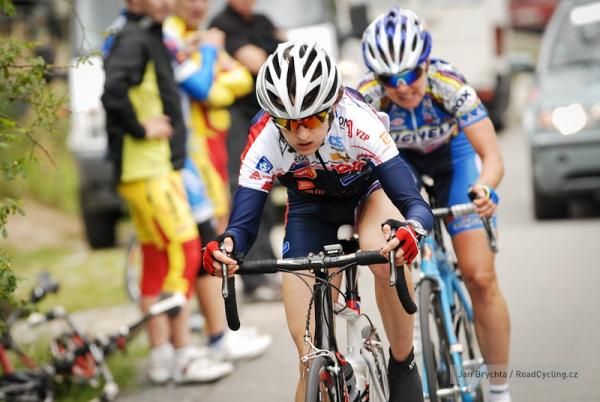 Martina S&aacute;bl&iacute;kov&aacute; (Nowis Team) leads Martina Ružickov&aacute; (Michela Fanini Record Rox).