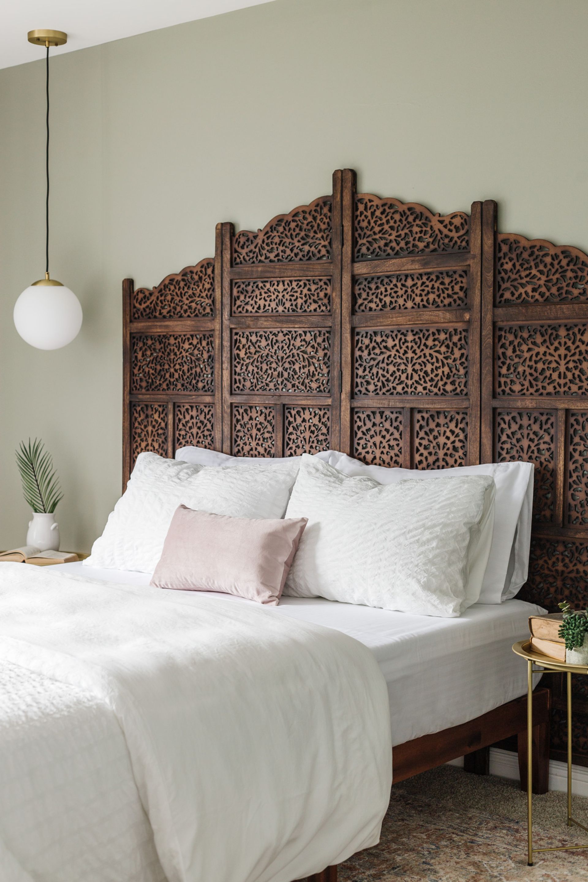 8 No Headboard Bedroom Designs That Can Be Done In 5 Minutes Livingetc   JUSJo4C79a7PBzM82xr4ii 1920 80 