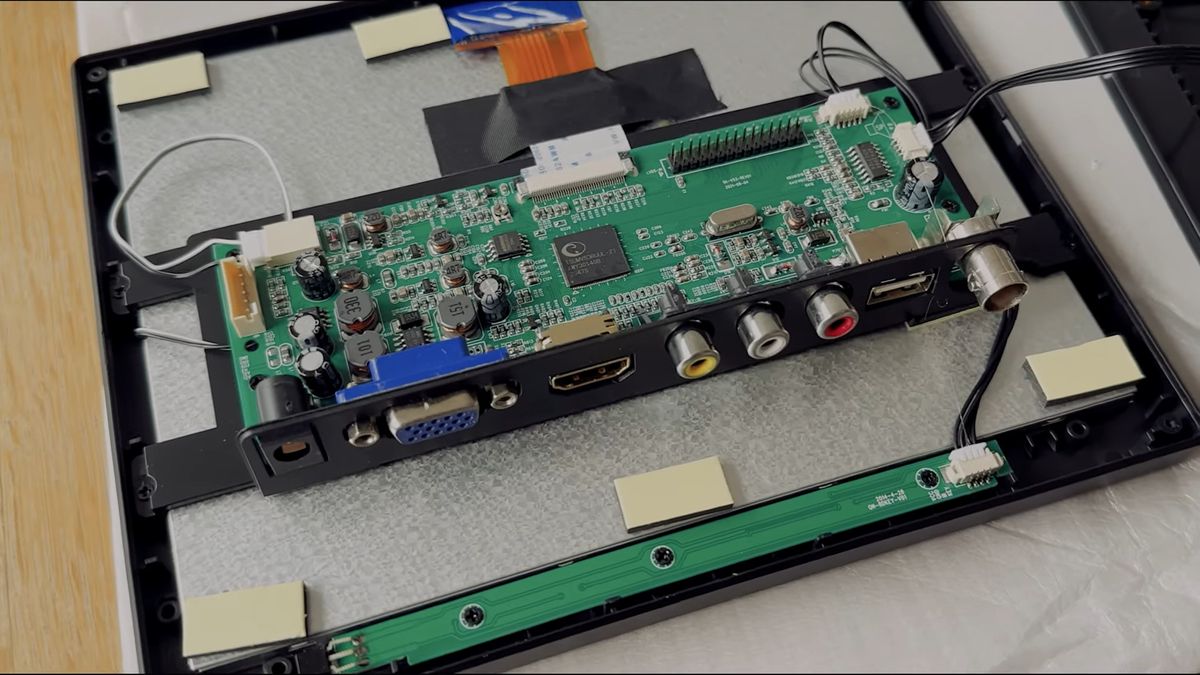 Scale sized Commodore 1084 monitor mini remake
