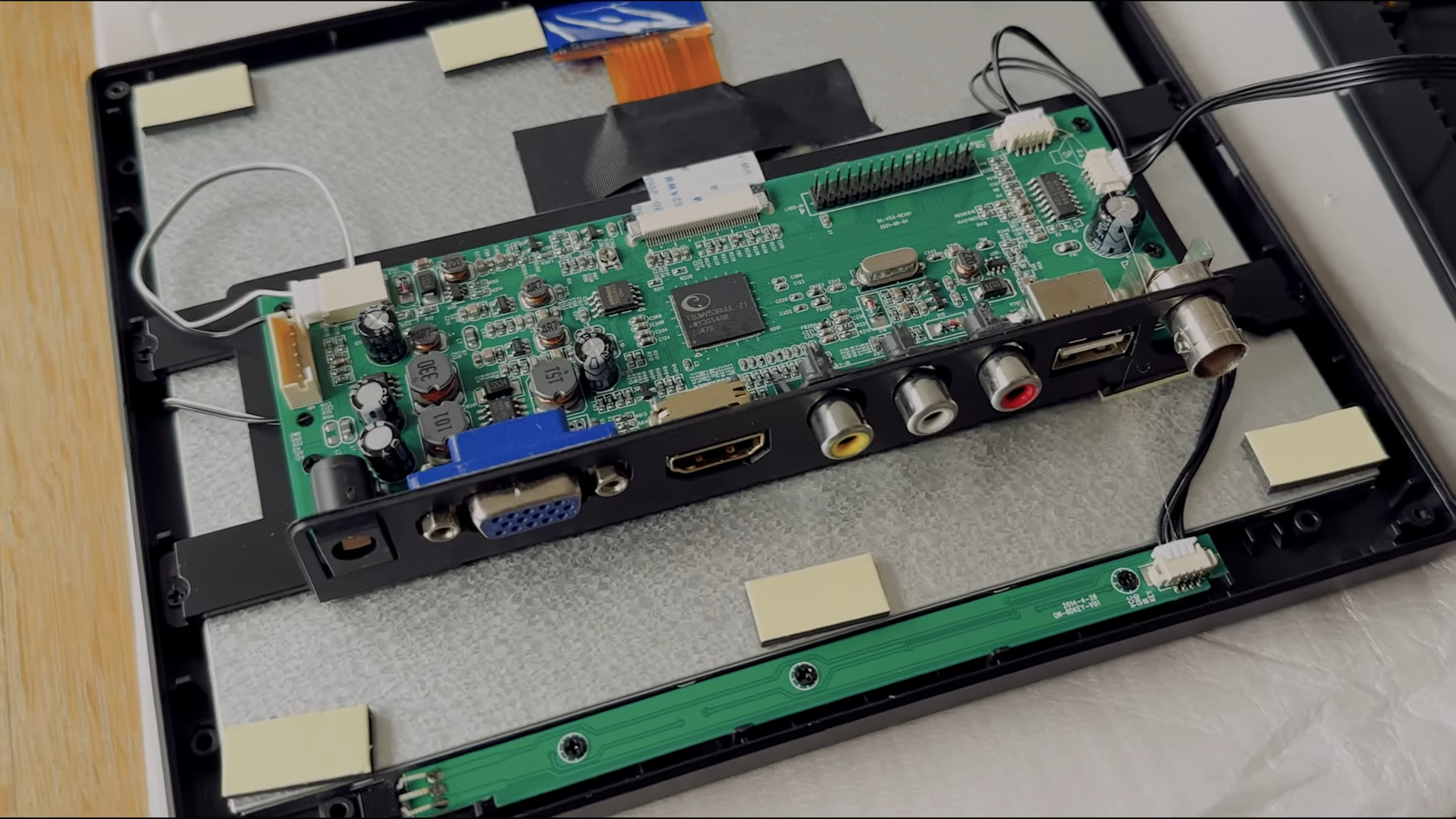 Scale sized Commodore 1084 monitor mini remake