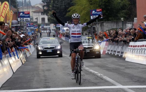 Emma Pooley (Garmin-Cervelo) hits the line