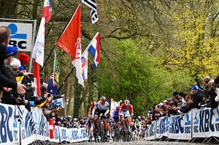 In Flanders Fields Women LIVE - Five riders head towards the finish, can they be caught?