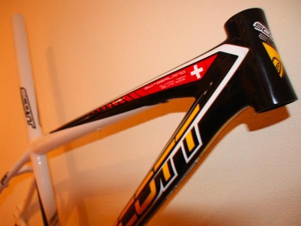 The Swiss flag is shown on the frame's top tube.