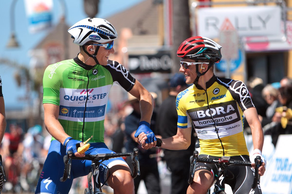 Marcel Kittel and Rafa Majka shake hands pre-stage