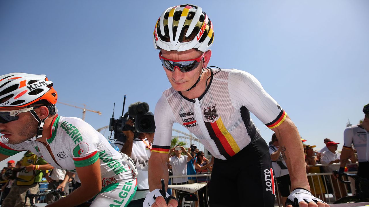 Greipel signs on ahead of the road race in 2016