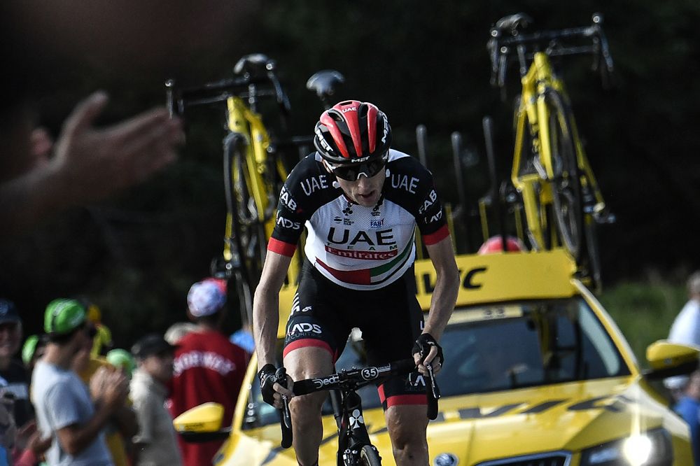Dan Martin (UAE Team Emirates) attacks the GC group