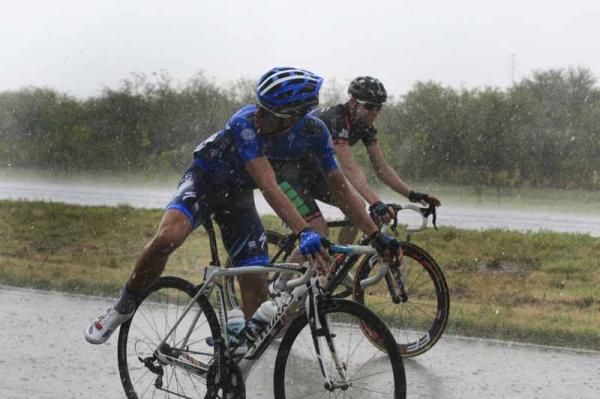 Alberto Contador (Saxo Bank) needs help