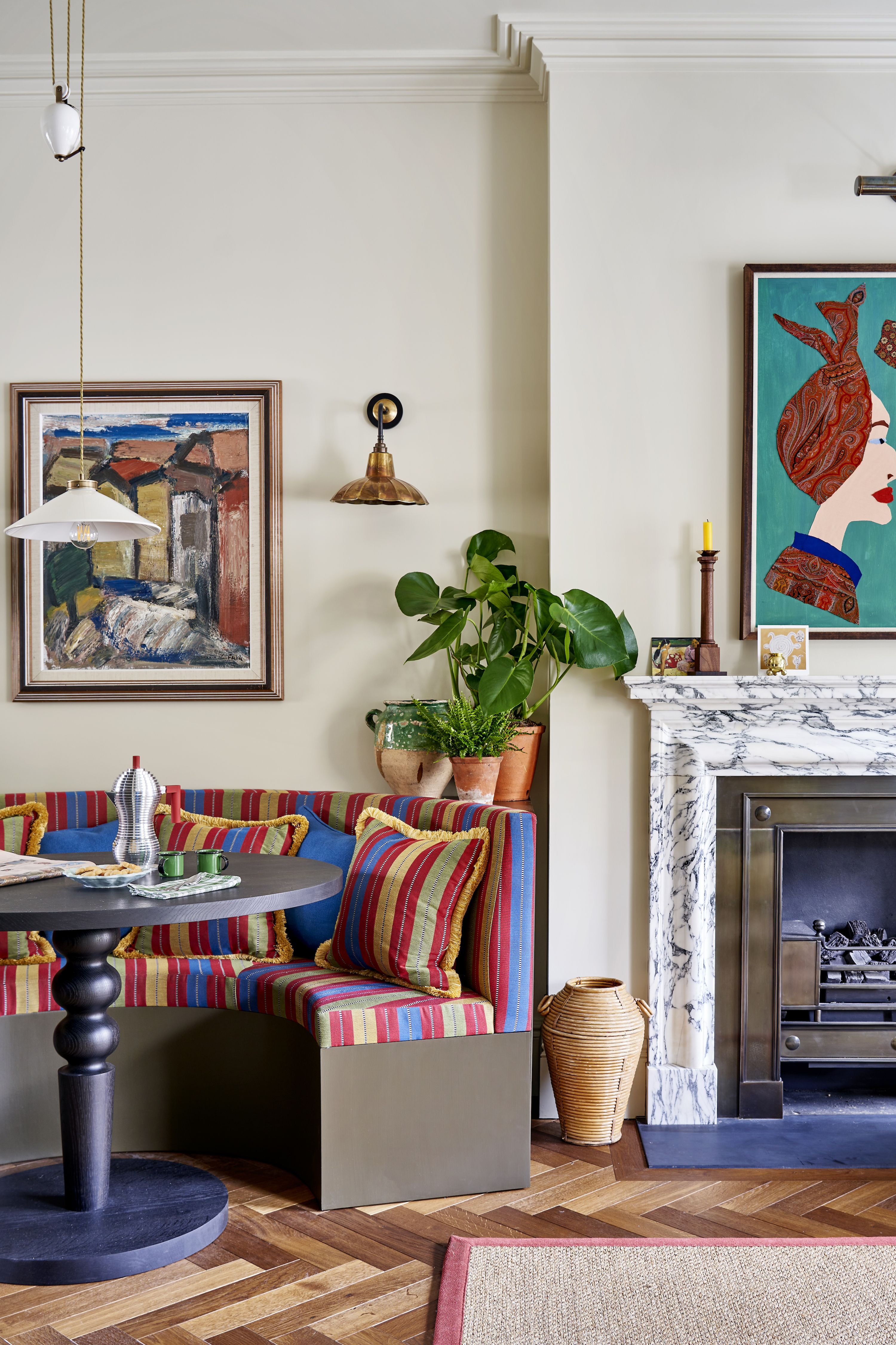 Open-plan kitchen with curved banquette