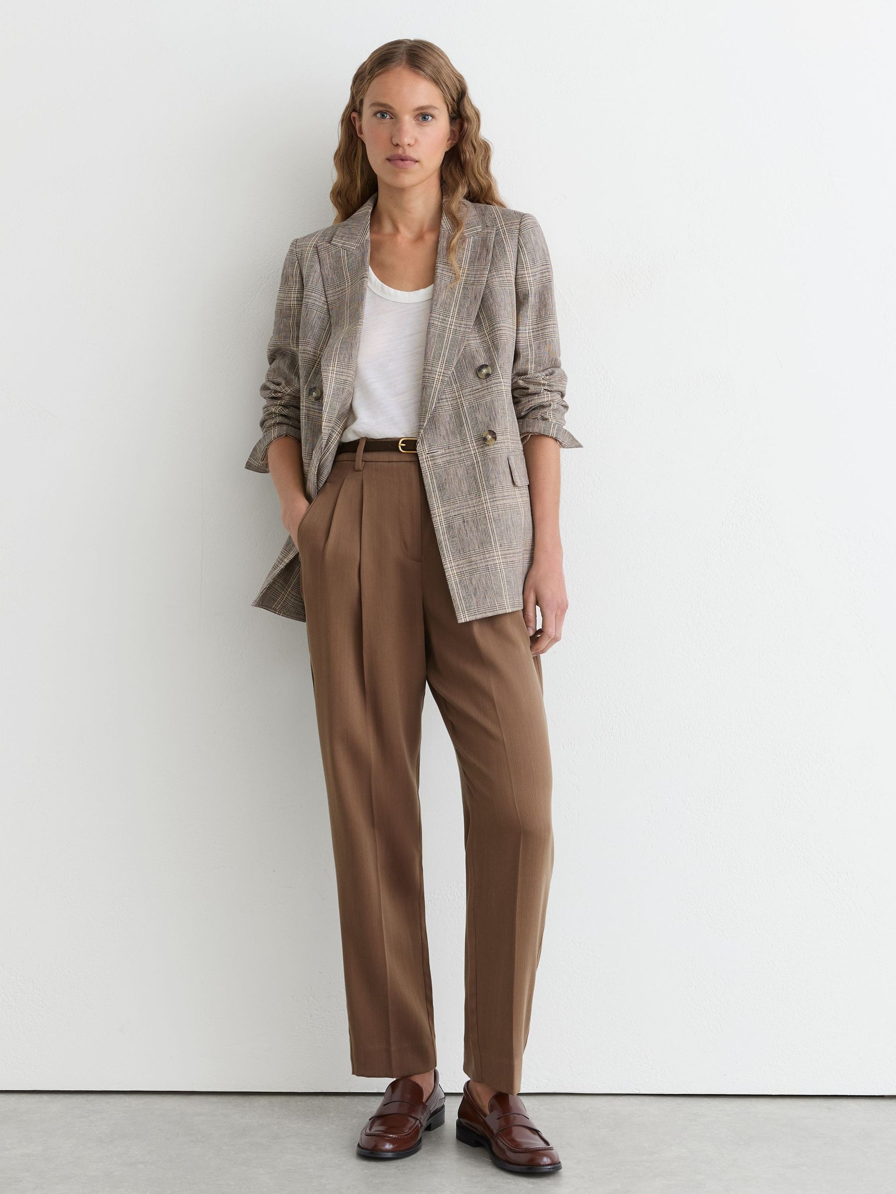 Pleat Tapered Trouser