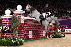 International-Showjumping-Ripon-Select-Foods-Puissance_HOYS_19PN_154344-2-e1570349261426.jpg