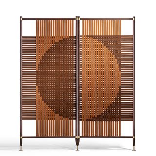 Two-panel screen made with interwoven wood