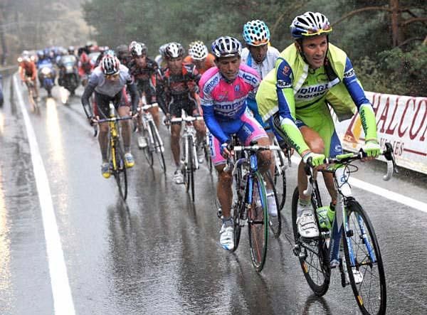 Ivan Basso (Liquigas) takes a turn at the front, where at least if nothing else, there was no road spray.