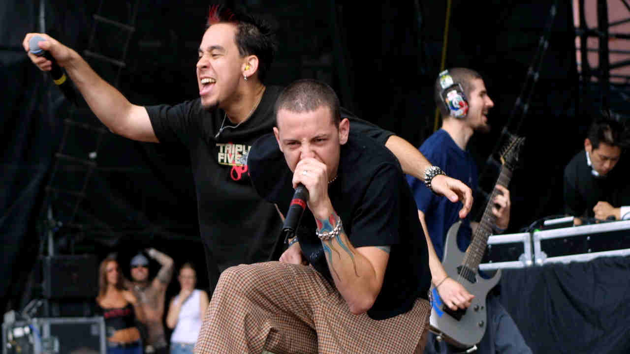 Linkin Park’s Mike Shinoda and Chester Bennington onstage in 2001