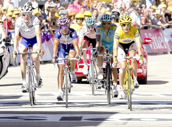 Andy Schleck (Saxo Bank) leads home a group of GC contenders