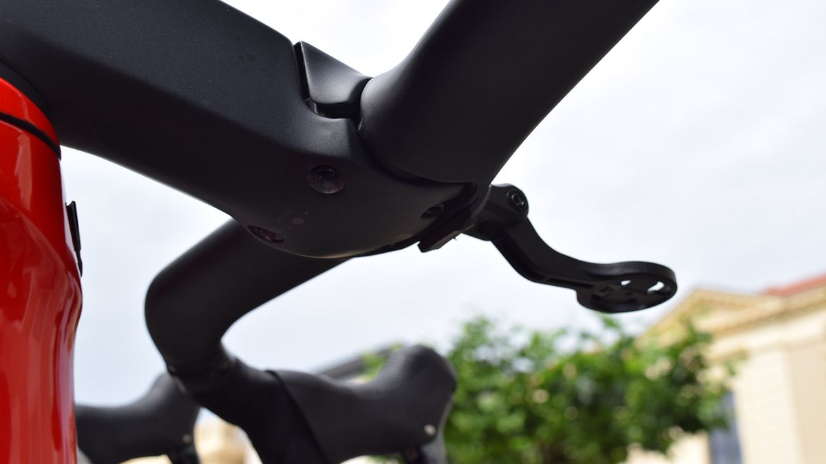 The underside of the stem/handlebar junction has four bolts
