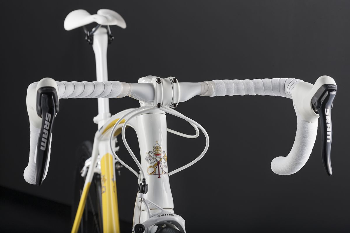 The Specialized Venge presented to Pope Francis by Peter Sagan
