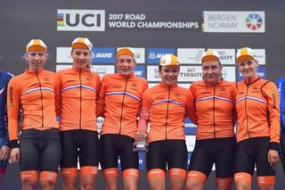 Rozemarijn Ammerlaan with the Dutch junior women's squad at the 2017 Worlds.